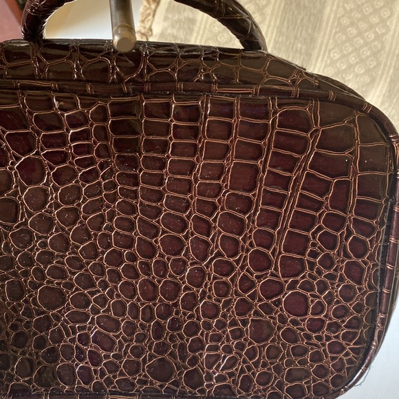 Lunch box with pink cancer ribbon pulls. - Picture 4 of 9